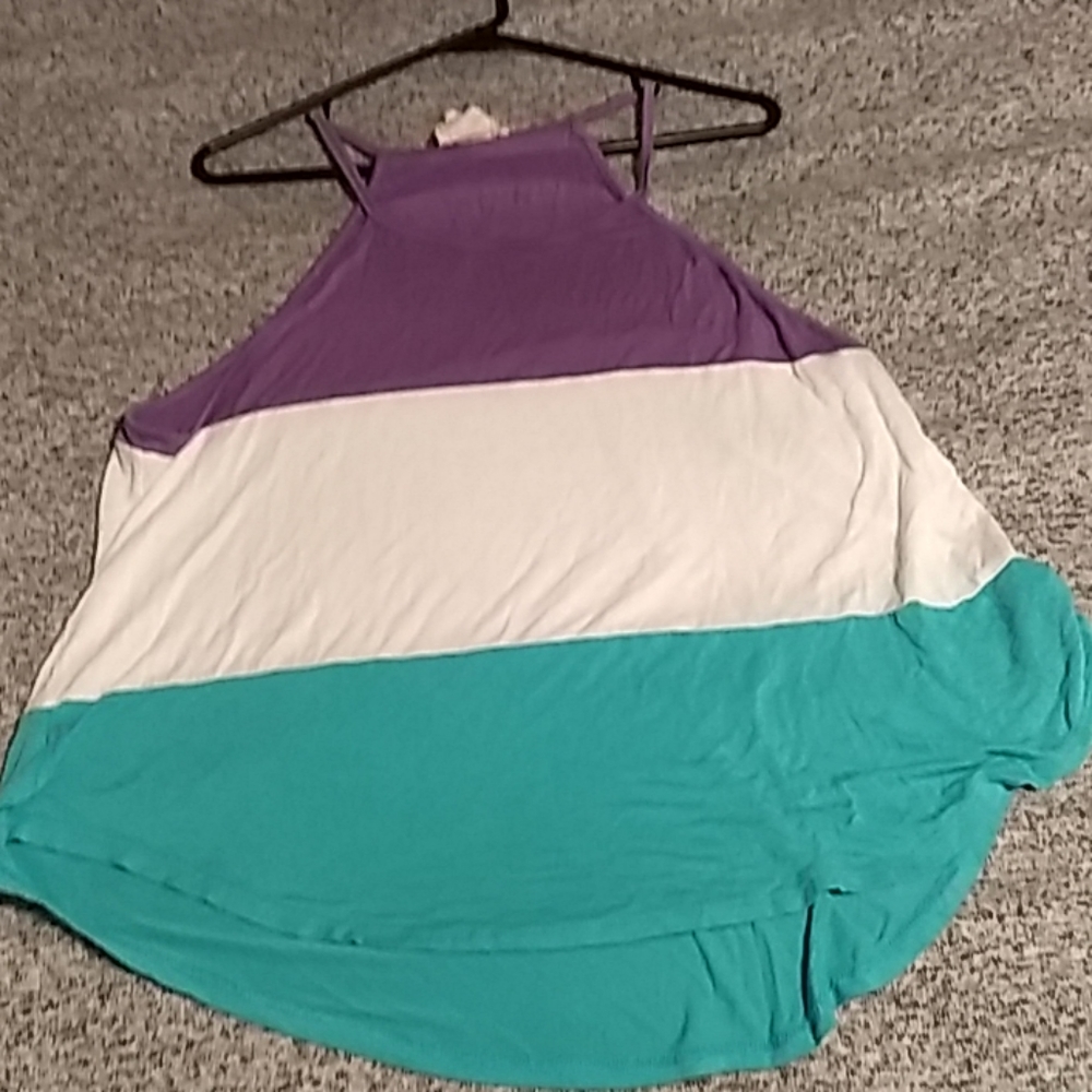 Cute flowy tank top!